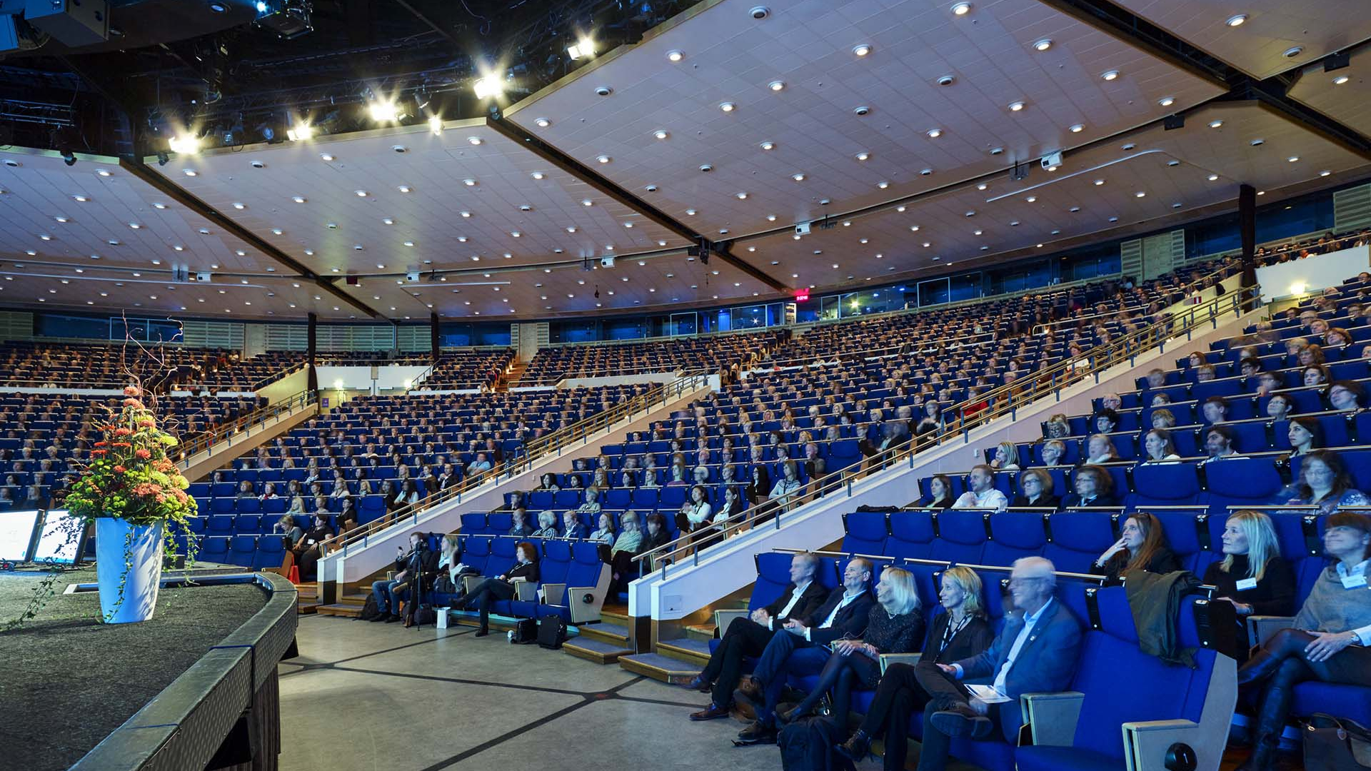 Congress halls for 300-1,500 people